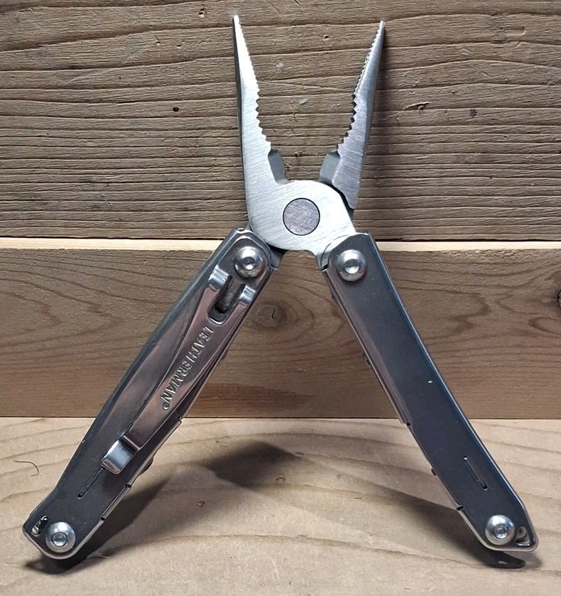 LEATHERMAN WINGMAN MULTI-TOOL MADE 03/25 PERFECT CONDITION WITH SHEATH
