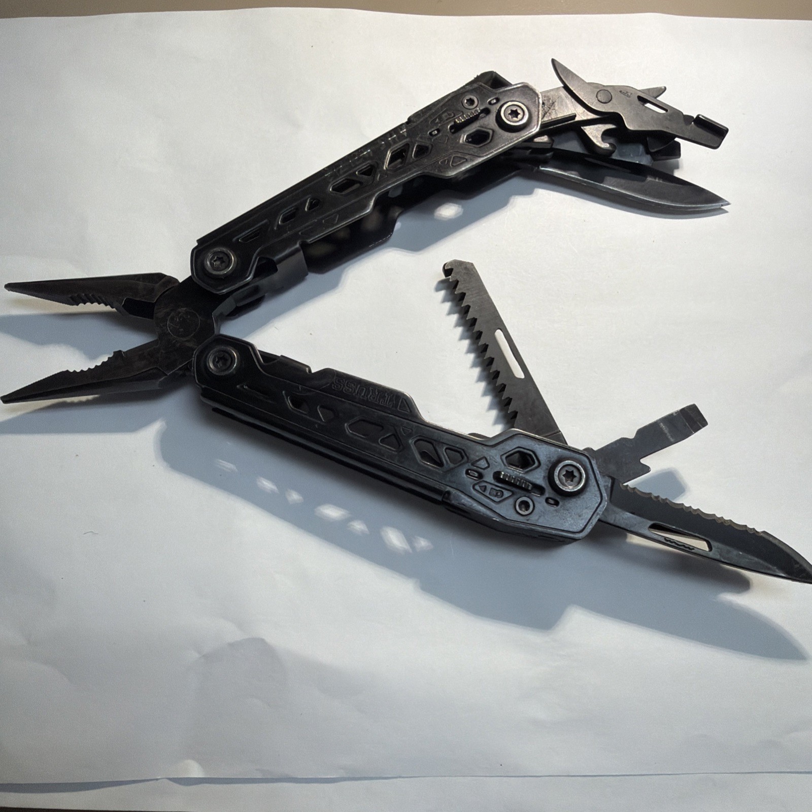 Gerber USA Truss Black Oxide Multi-Tool Pliers Scissors Knife With Belt Pouch.