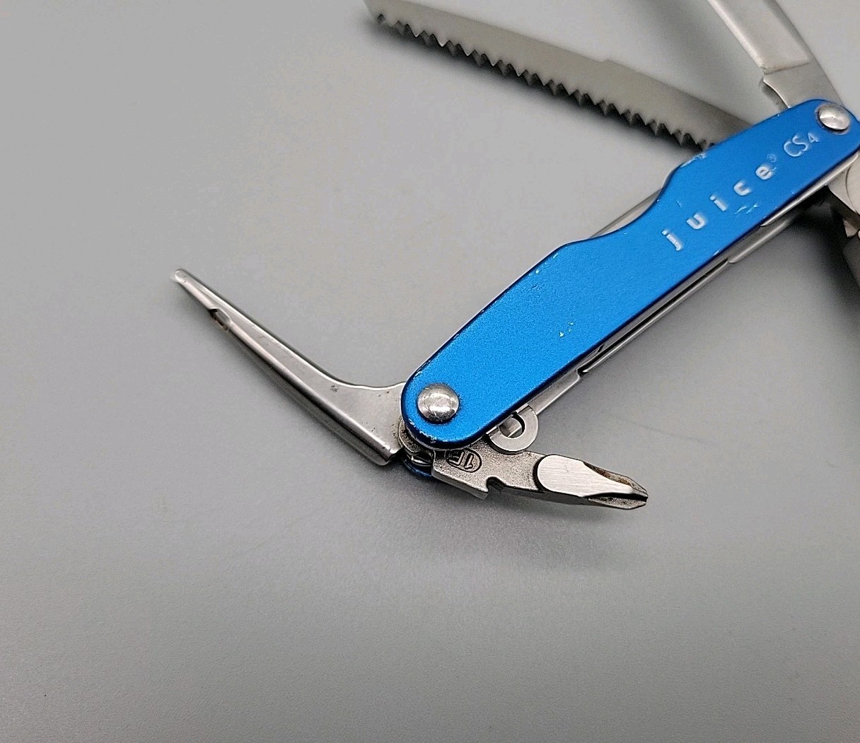 Leatherman JUICE CS4 Multi-Tool – Dated 1102 – Blue – Discontinued