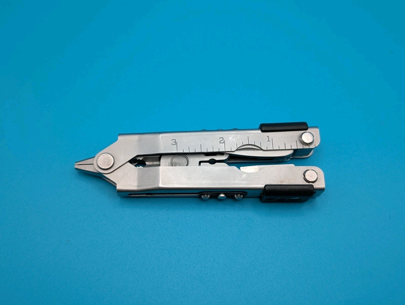 Gerber MP600 Silver Multi-Tool Needle Nose Pliers!