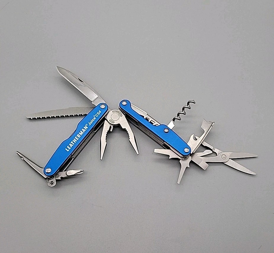 Leatherman JUICE CS4 Multi-Tool – Dated 0513 – Blue – Discontinued