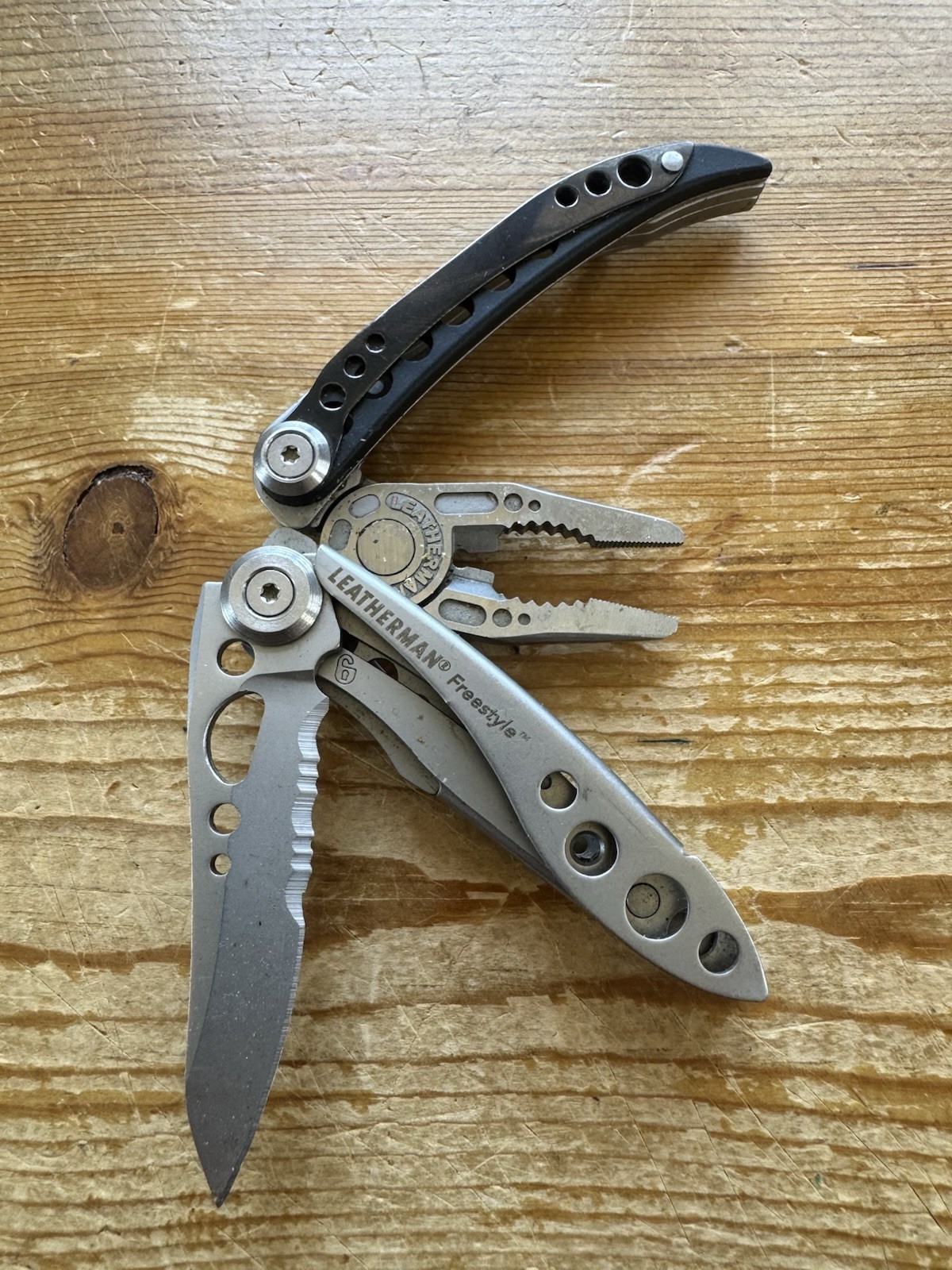Leatherman Freestyle Multi-Tool Knife Plier Retired
