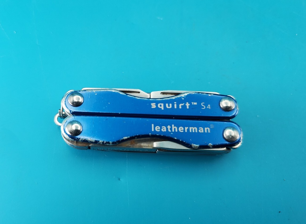 Leatherman “Squirt S4” Stainless Steel Multi Tool – BLUE!