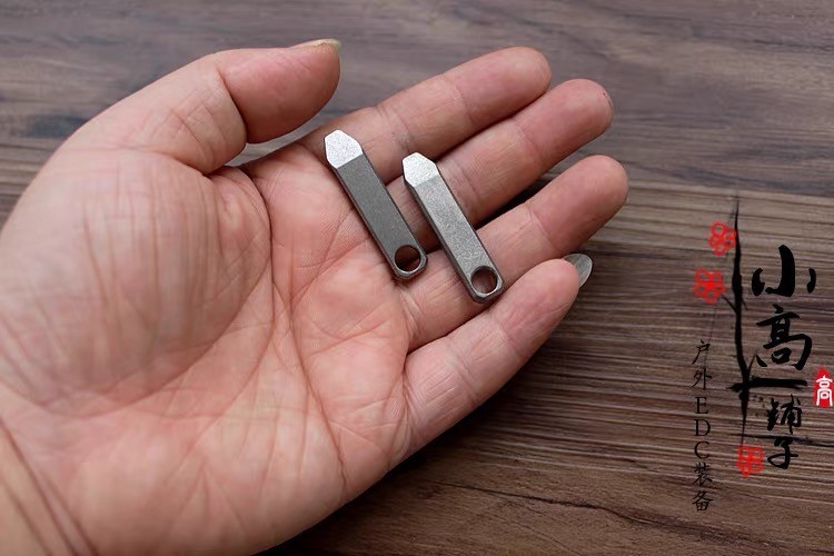 EDC Titanium Alloy Mini Pry Bar Crowbar Keychain Pendant Pocket Multi Tool