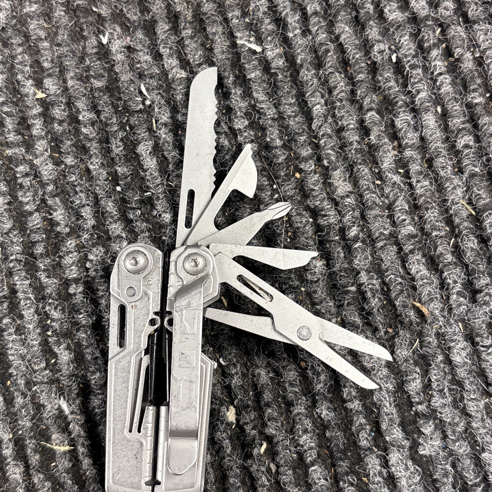 SOG POWER PINT MULTI TOOL PLIERS KNIFE SMALL (408)