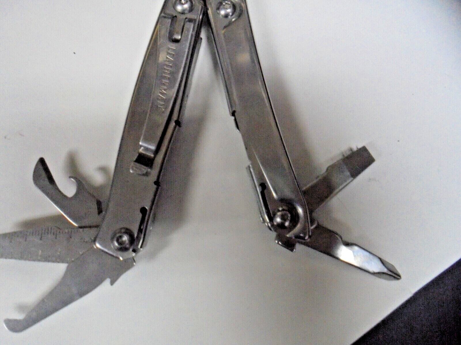 LEATHERMAN – Rev Pocket Size Multitool with Package Opener and Screwdrivers