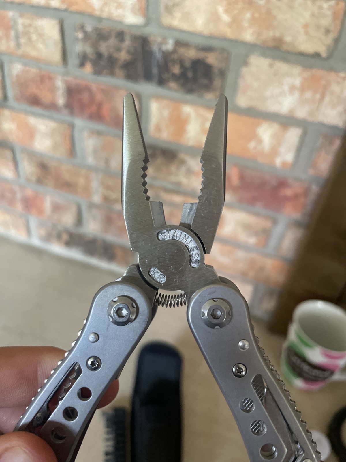 2CR STAINLESS STEEL MULTI TOOL WITH CASE PLIERS SAW CASE PHILLIPS/REG SCREWDRIV