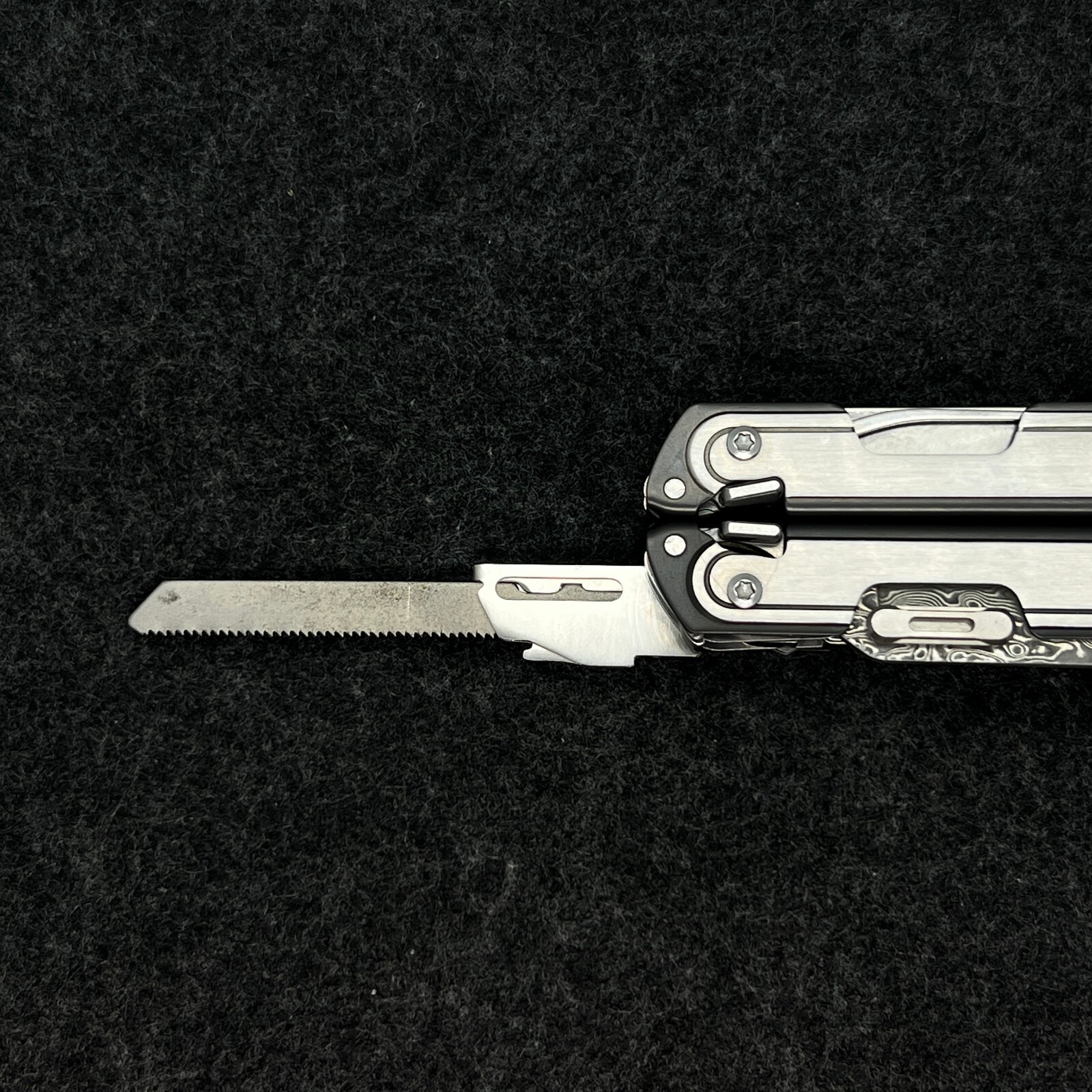 For Leatherman Free P2 P4 ARC Stainless steel Saw T-Shank Holder with Thumb Grip