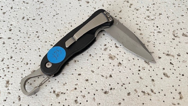 Leatherman Knife C33LX Combo Blade Folding Pocket Knife Linerlock Black Handle –