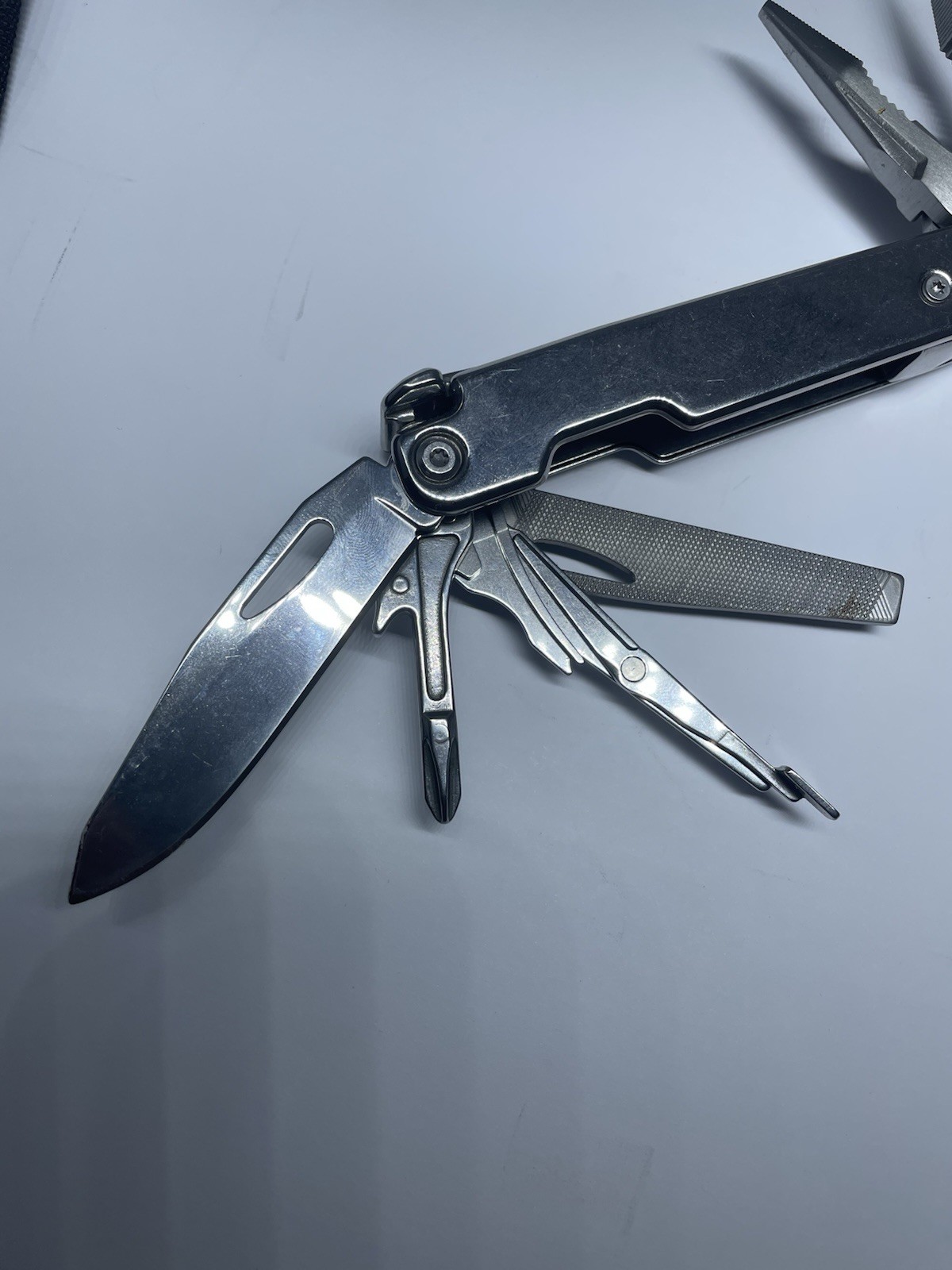 OZARK TRAIL 8 IN 1 MULTI TOOL STAINLESS STEEL And Pliers Belt Hook Case