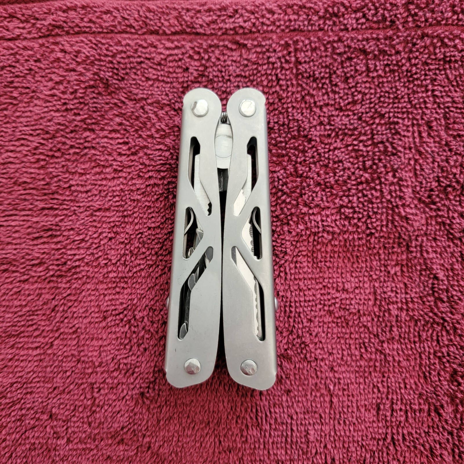Ozark Trail 4″ Multi Tool 12 Tools in One Original blade edge