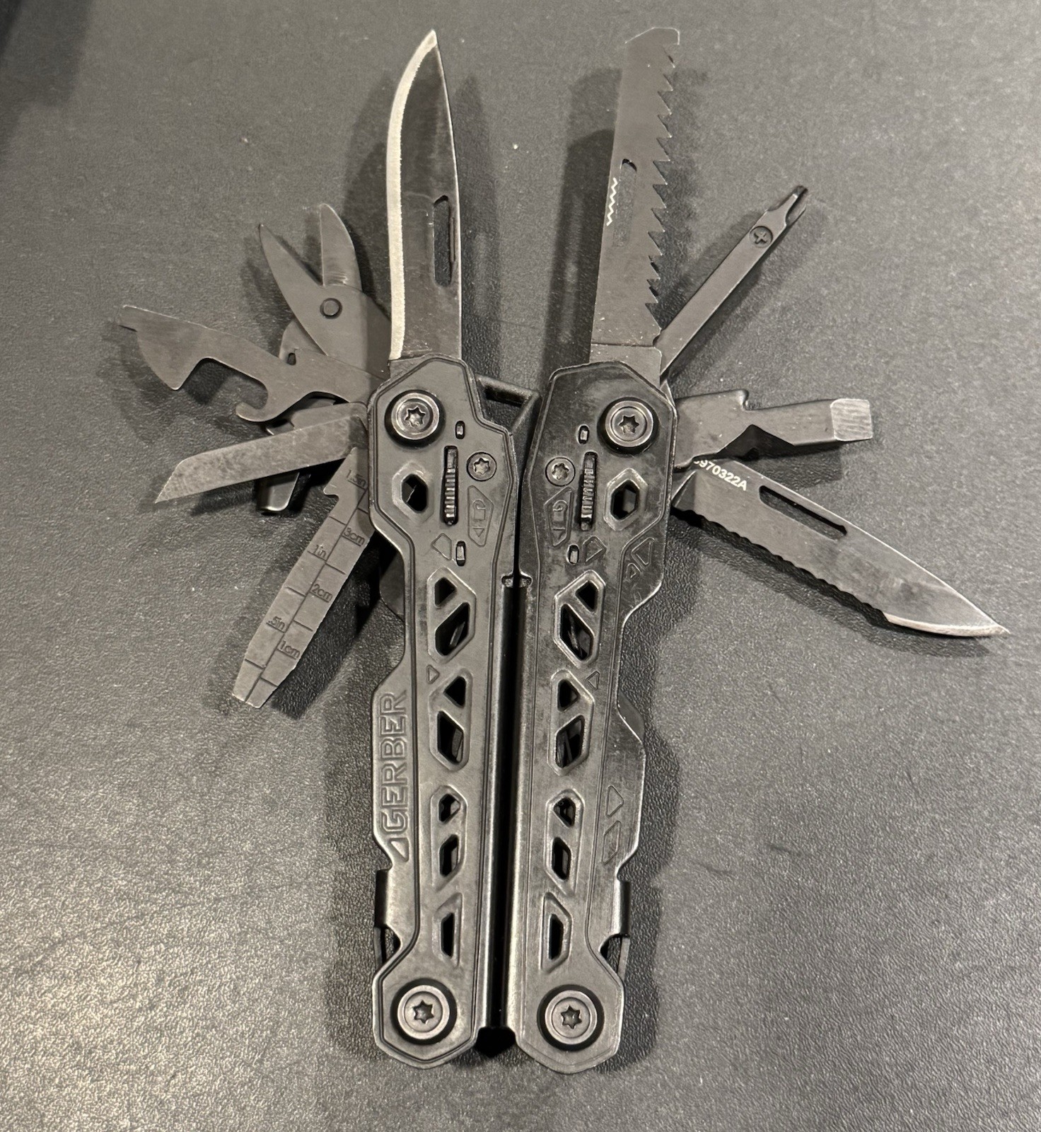 Gerber Truss 17-in-1 Tactical Multi Tool EDC Needle Nose Pliers W/ Sheath Black