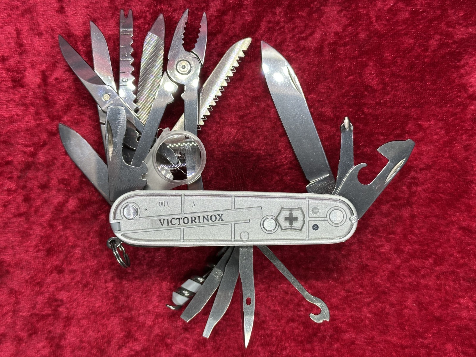 Victorinox SwissChamp SilverTech Swiss Army Knife 91mm 21 Tool 8 Layer (674)