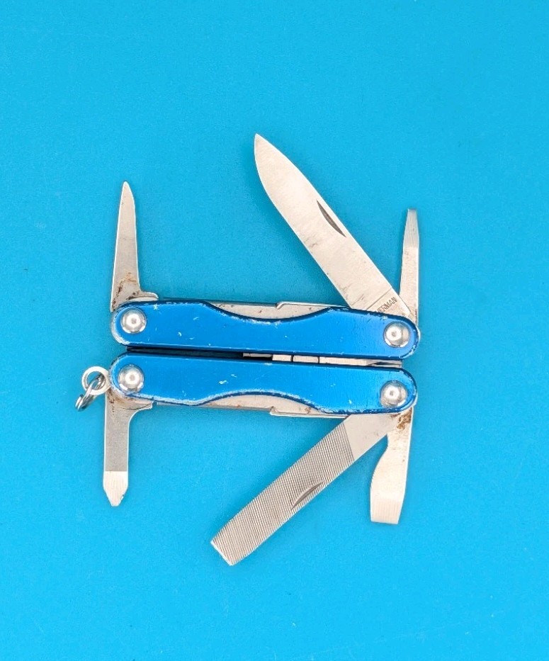 Leatherman Squirt P4 Multi-Tool, Key Ring, Retired, BLUE!