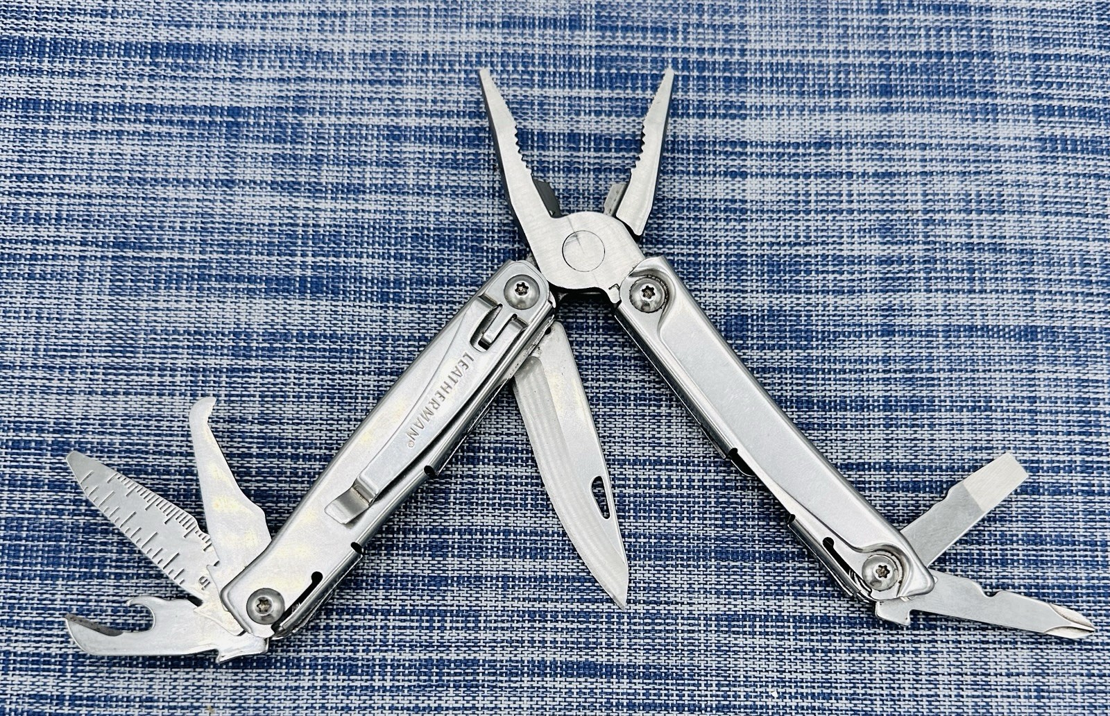 Leatherman Rev Multi Tool Knife Pliers Screwdrivers Blade – Good Condition