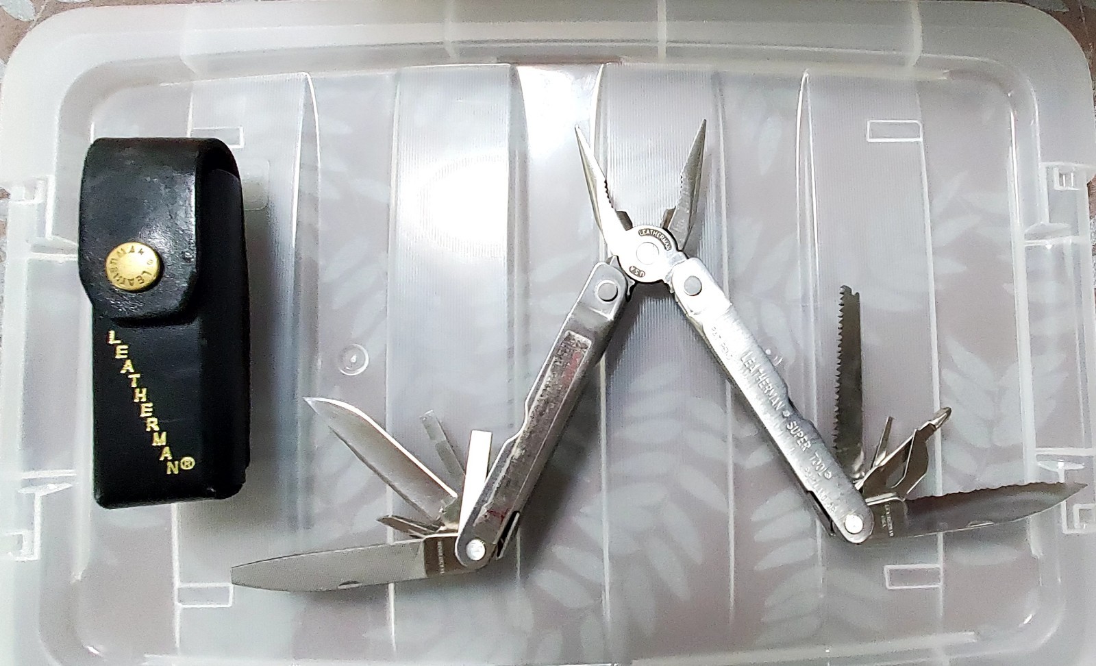 LEATHERMAN SUPER TOOL WITH LEATHERMAN SHEATH