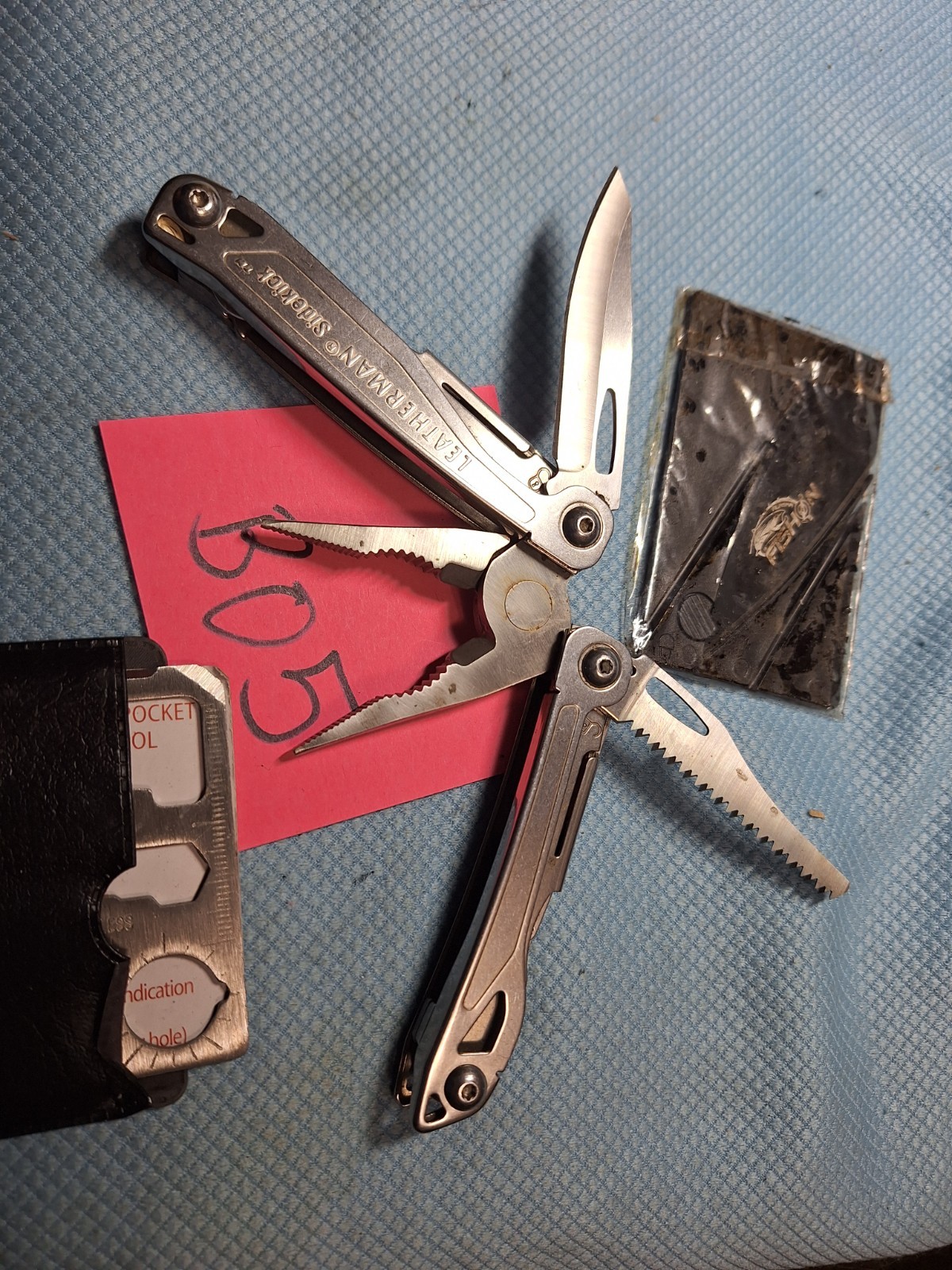 1 Leatherman SIDEKICK Multi Tool Fishing Hunting Camping LOT B05