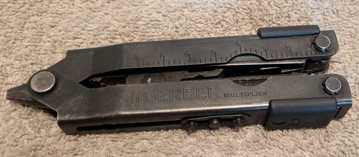 Gerber 0870118T Multiplier 11 Tools, Standard Size, no case – Nice Condition!!!