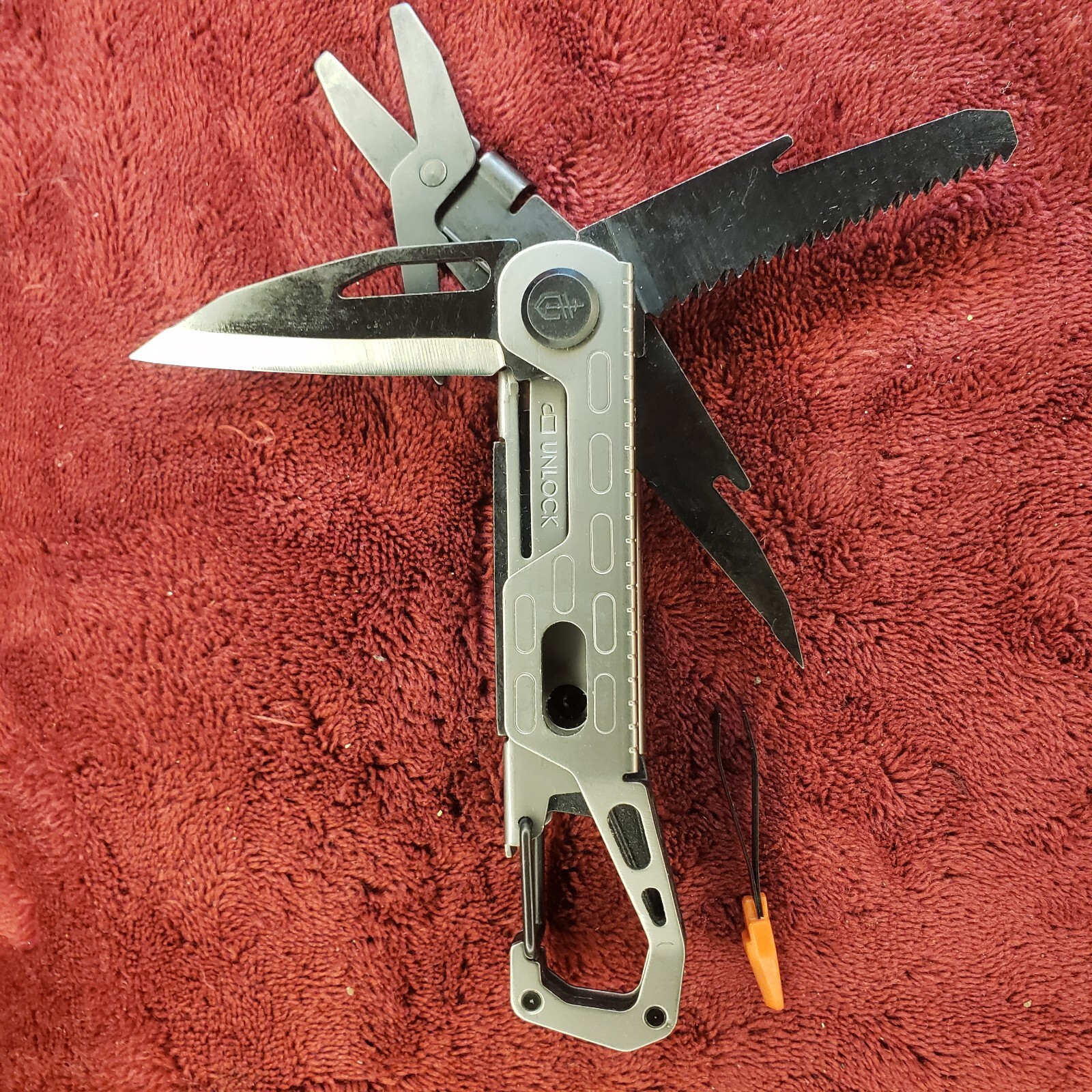 Gerber Gear Stake Out 11-in-1 Multi-tool Tent Stake Puller Carabiner Graphite co