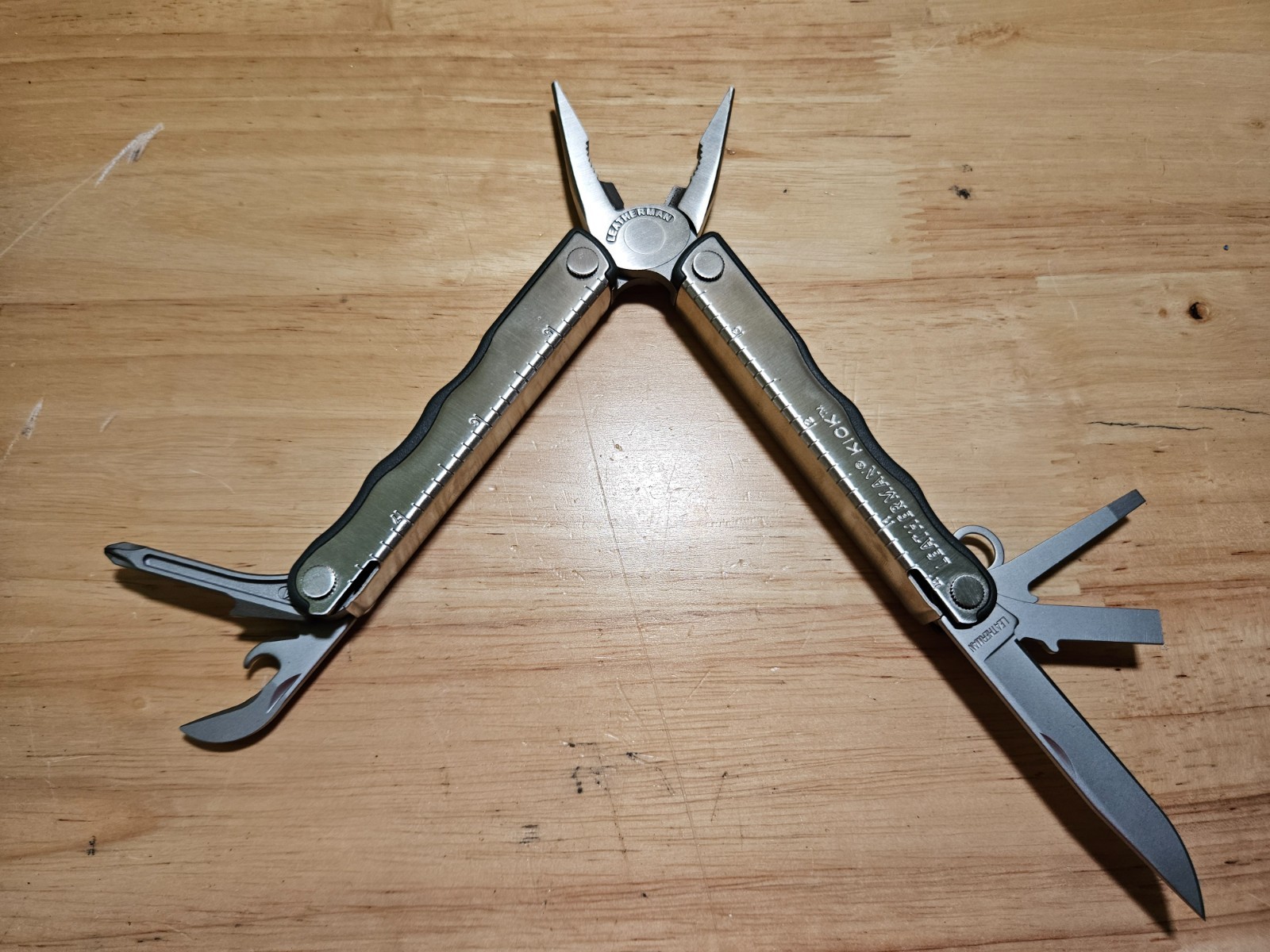 VINTAGE Leatherman Kick Multi-Tool 12-in-1 with Carry Case