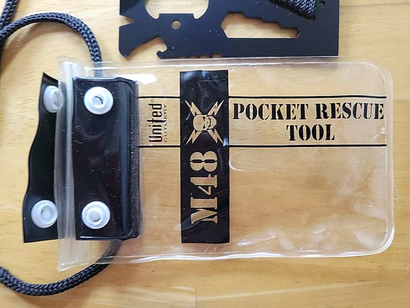 UNITED CUTLERY SURVIVAL CAMPING BOB M48 Kommando Pocket Rescue Tool Wallet Card