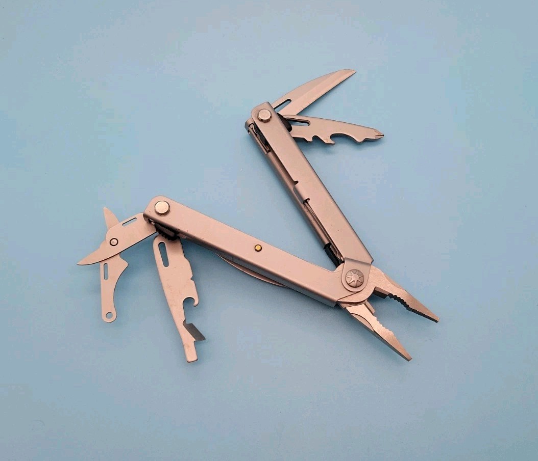 Gerber Recoil Multi-Tool – Needle Nose Auto-Plier – Pliers, Knife, Scissors