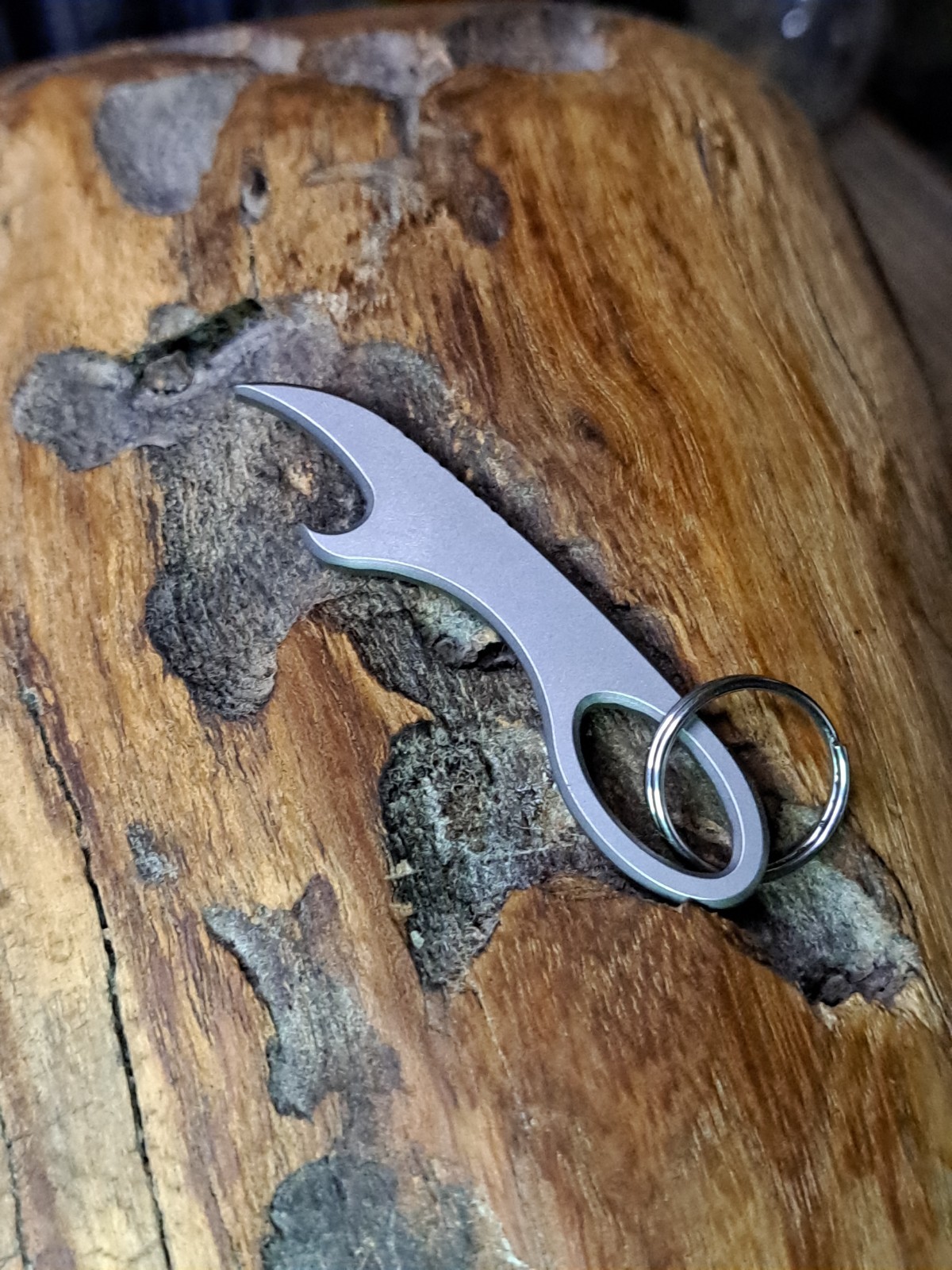 MINIMALIST MINI TITANIUM KEYCHAIN CLAW BOTTLE OPENER