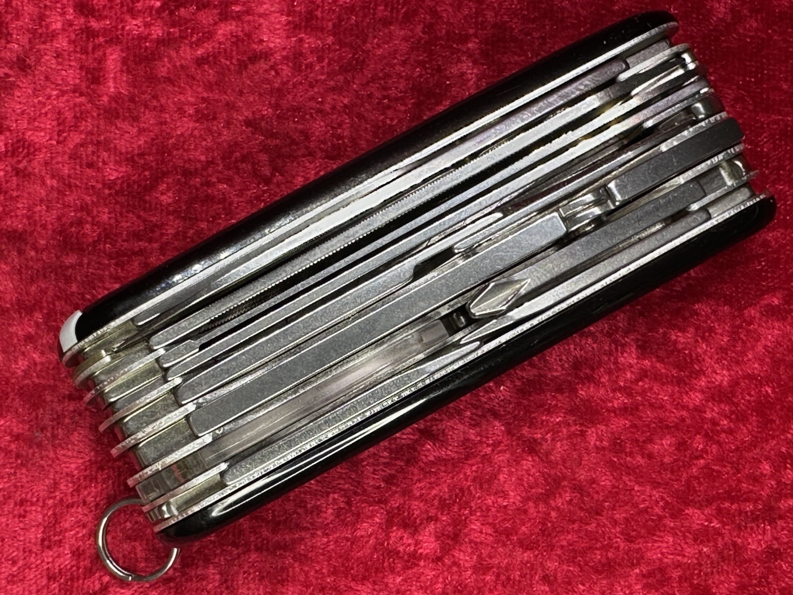 Victorinox SwissChamp Black Swiss Army Knife 91mm 22 Tool 8 Layer (685)