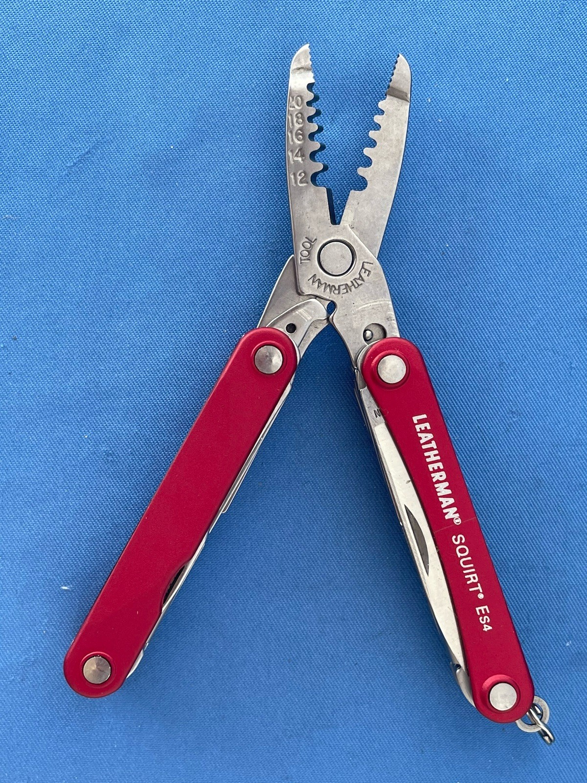Leatherman Squirt ES4 Multi Tool Knife Wire Stripper New In The Box Red