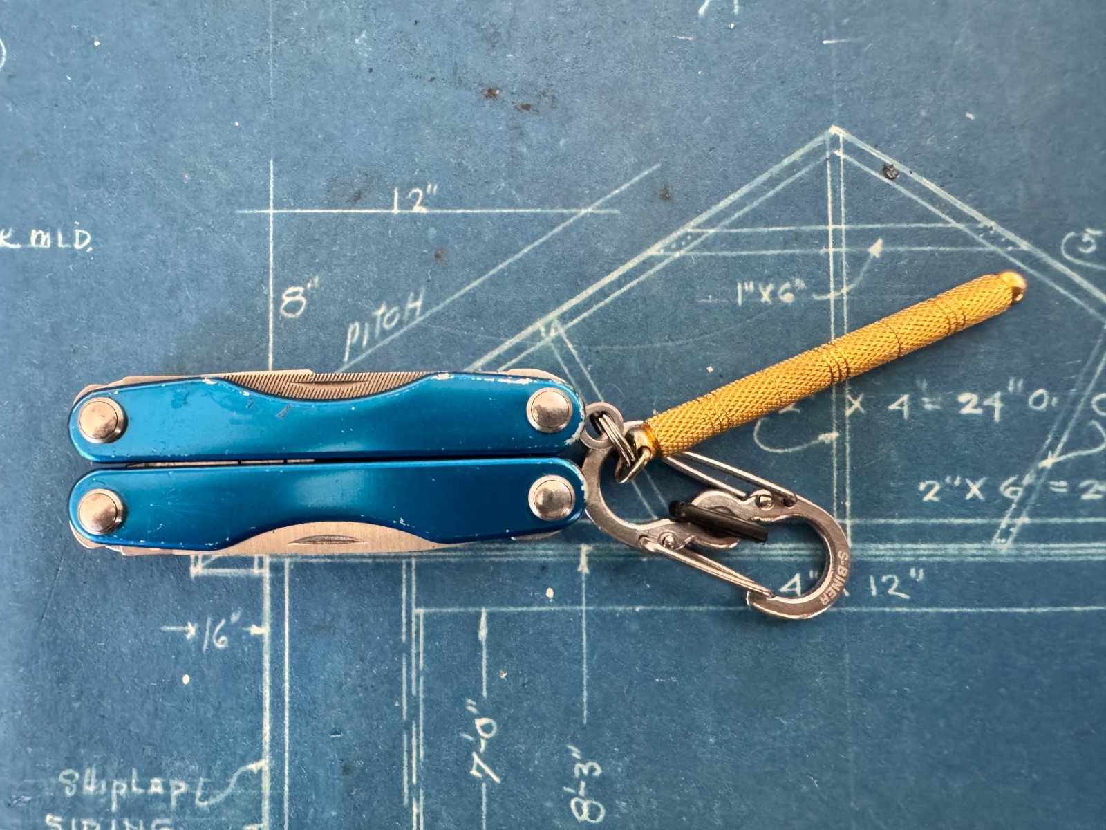 LEATHERMAN SQUIRT P4 TOOL POCKET BLUE MULTI KEY CHAIN