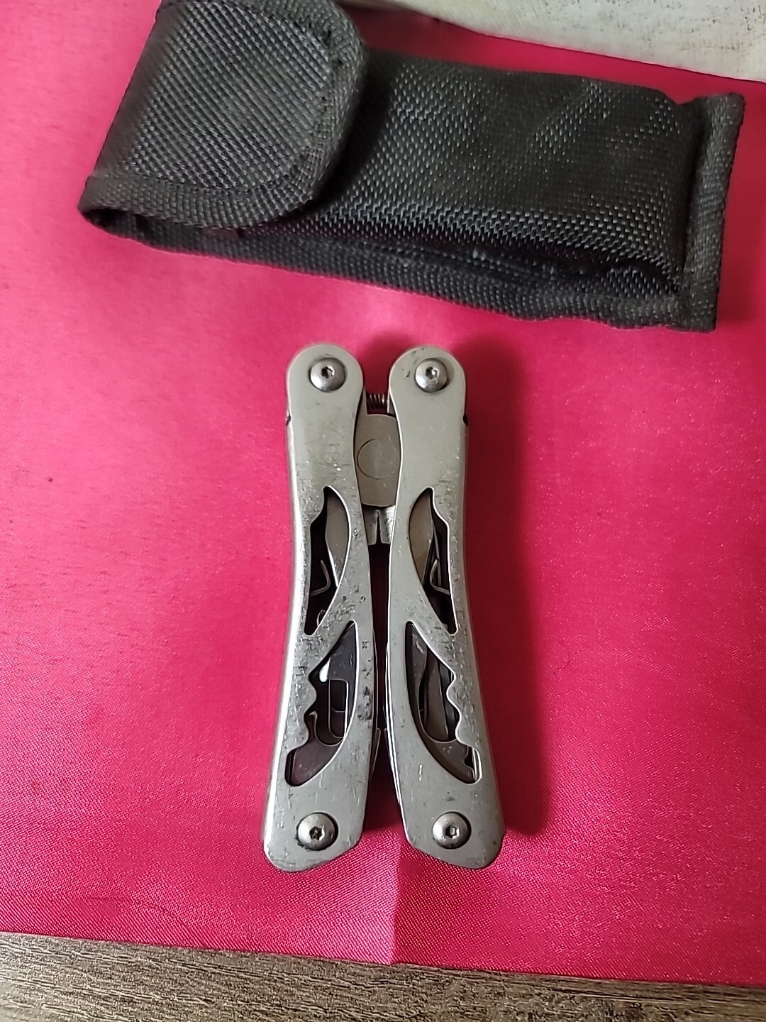 9 in 1 Multi Tool Kit Pliers Pocket Knife Folding Screwdriver Multi-functional=