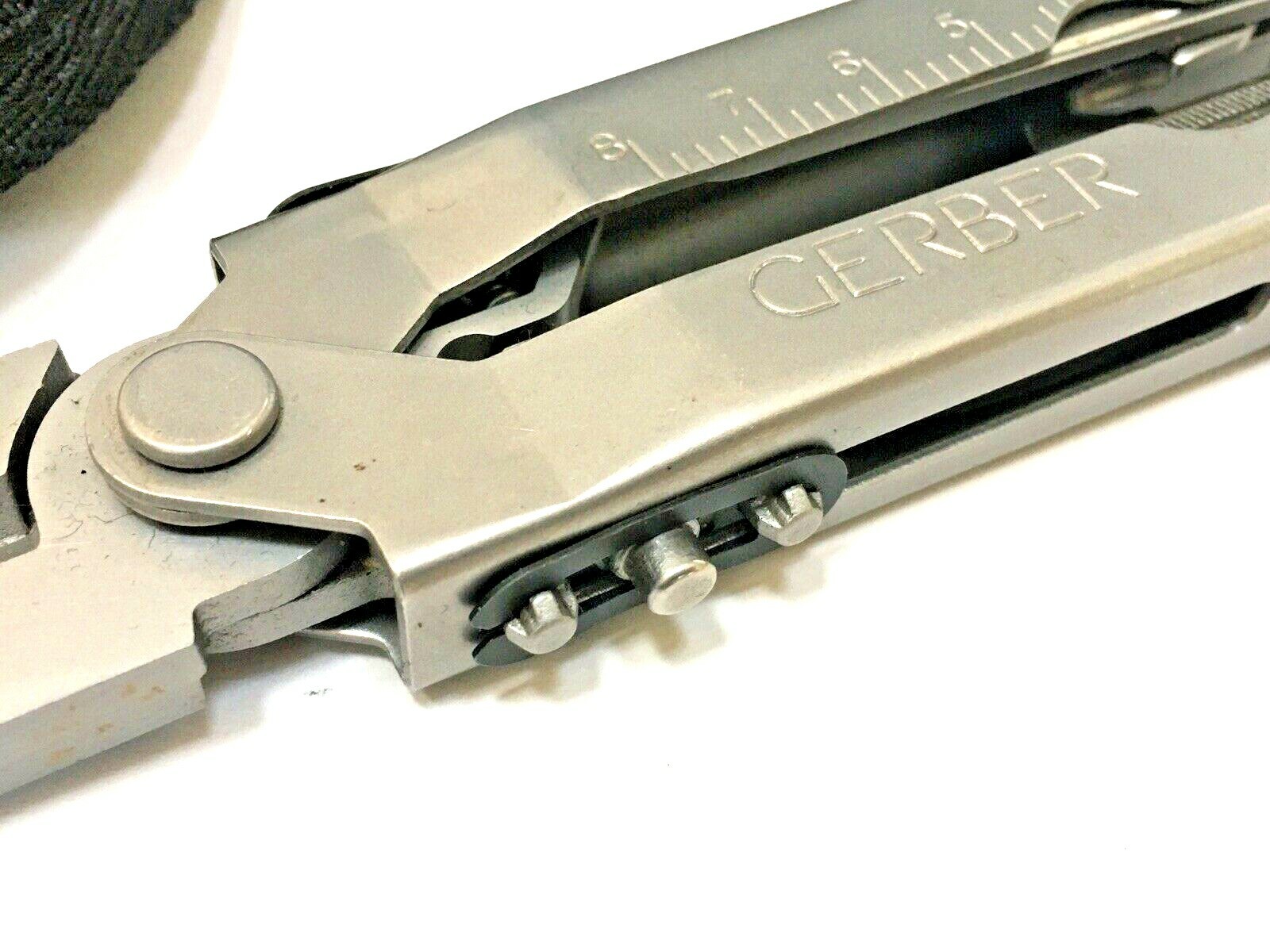 Gerber Stainless Steel Multitool Plier 12 tools w/6 bit in Ballistic Nylon Case