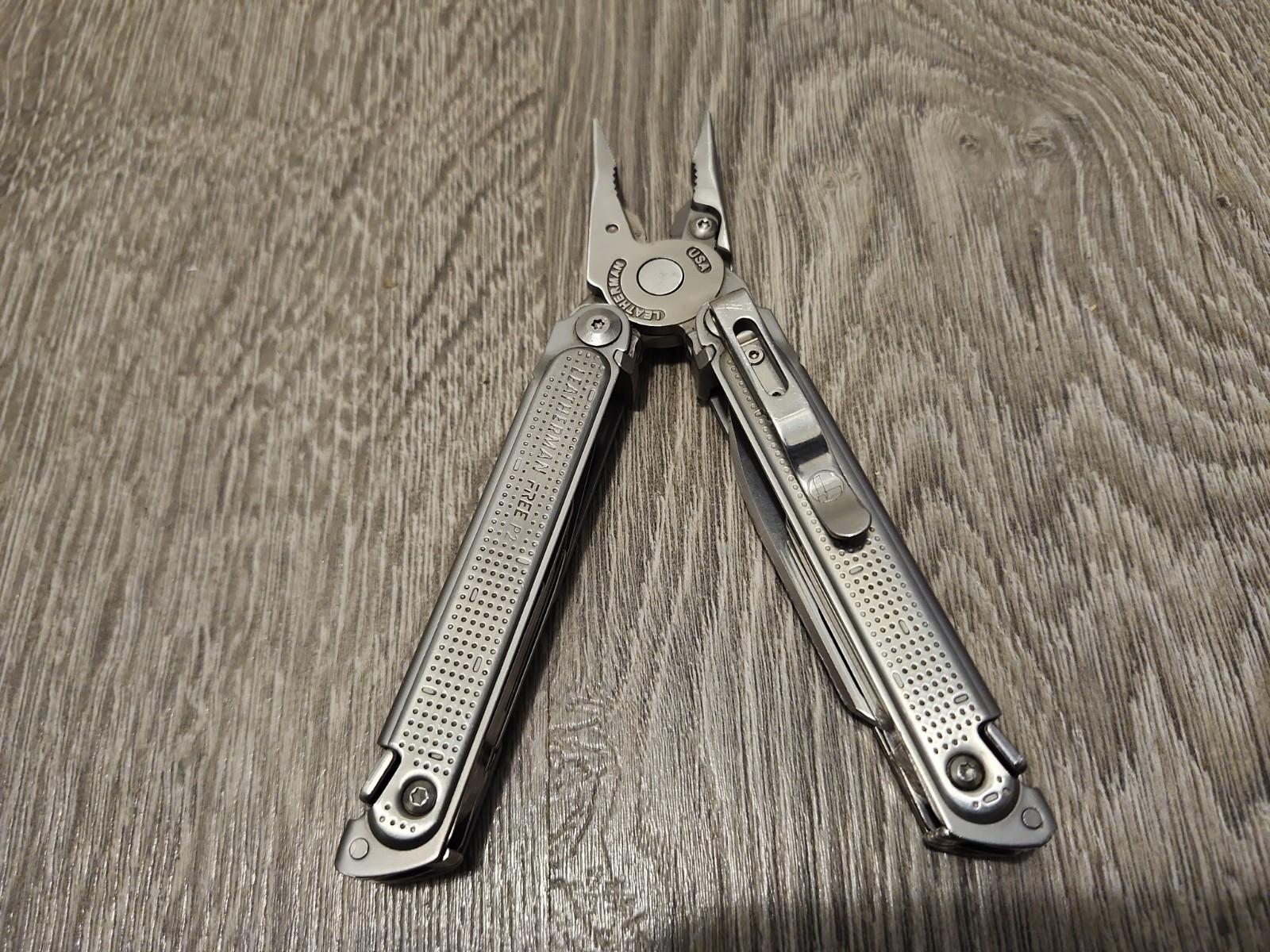 Leatherman Free P2 Multi-Tool – Used, Good Condition, W/Sheath