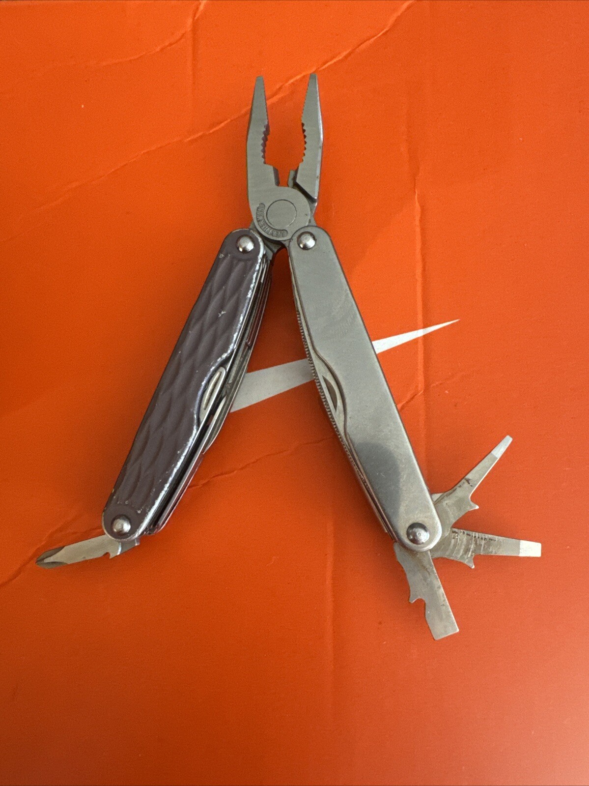 1 Leatherman Grey XE6 JUICE Multi Tool FISHING NICE LOT A15