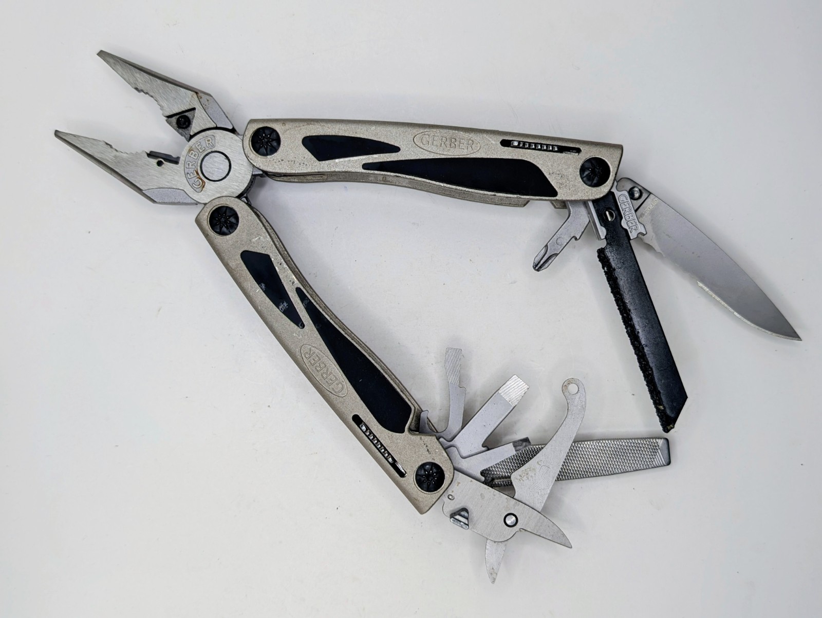 Gerber MP800 Urban Legend 12-In-1 Multi-plier w/ Rem Grit & Molle Sheath – VGUC!