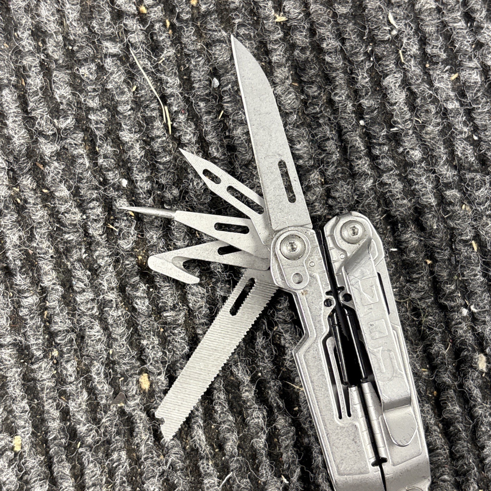 SOG POWER PINT MULTI TOOL PLIERS KNIFE SMALL (408)