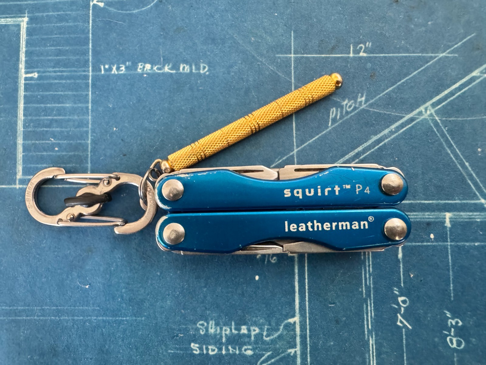 LEATHERMAN SQUIRT P4 TOOL POCKET BLUE MULTI KEY CHAIN