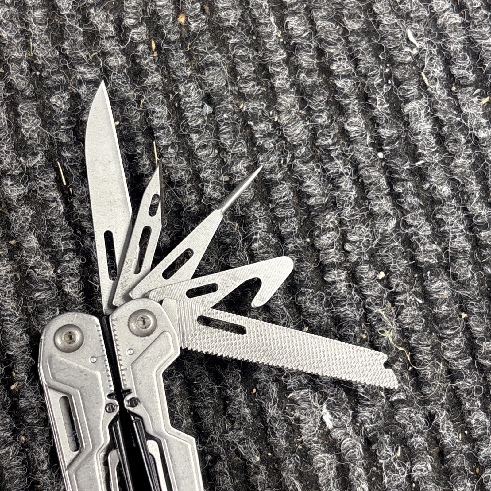 SOG POWER PINT MULTI TOOL PLIERS KNIFE SMALL (406)