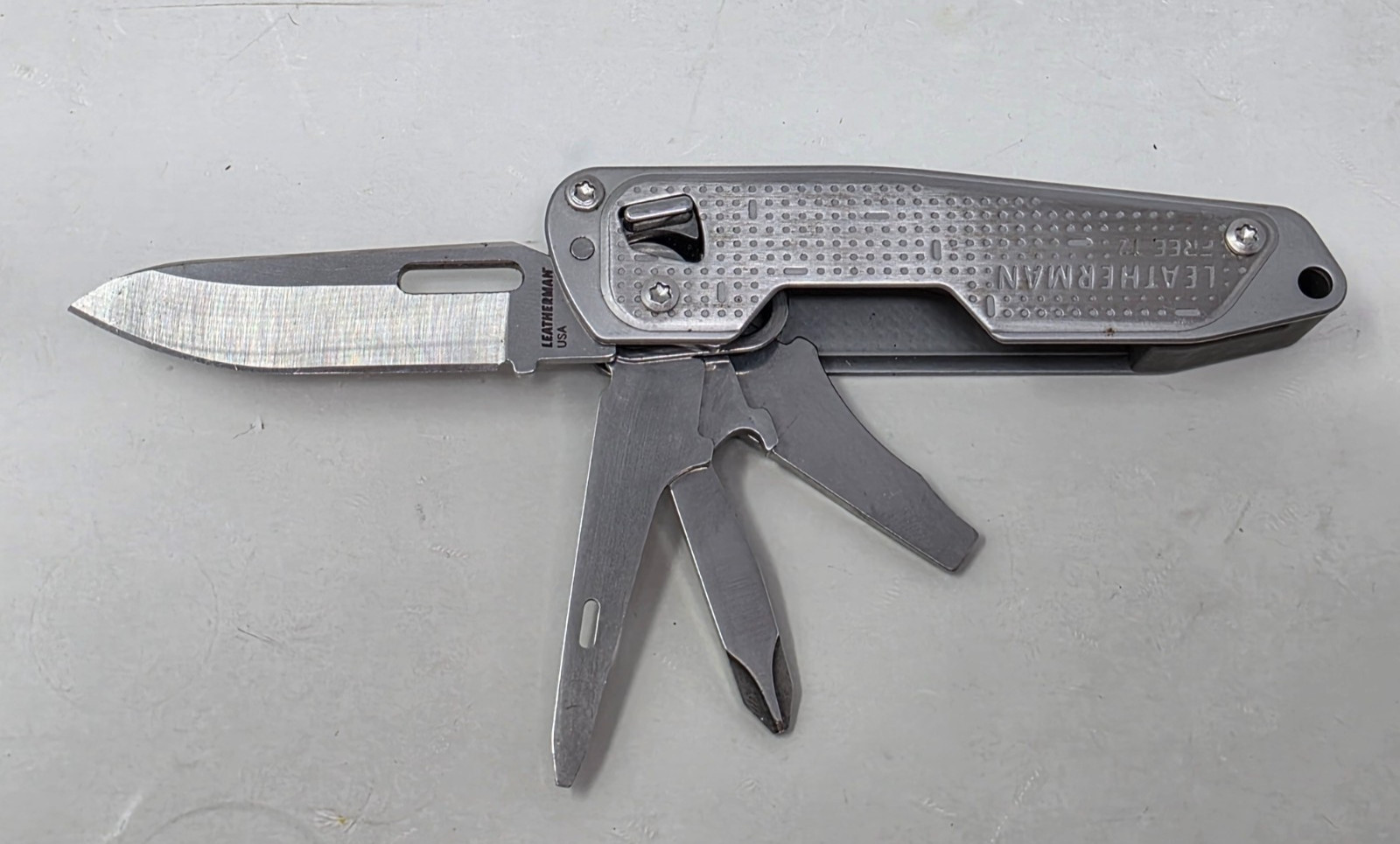 Leatherman FREE T2 Pocket Knife Multi-tool!