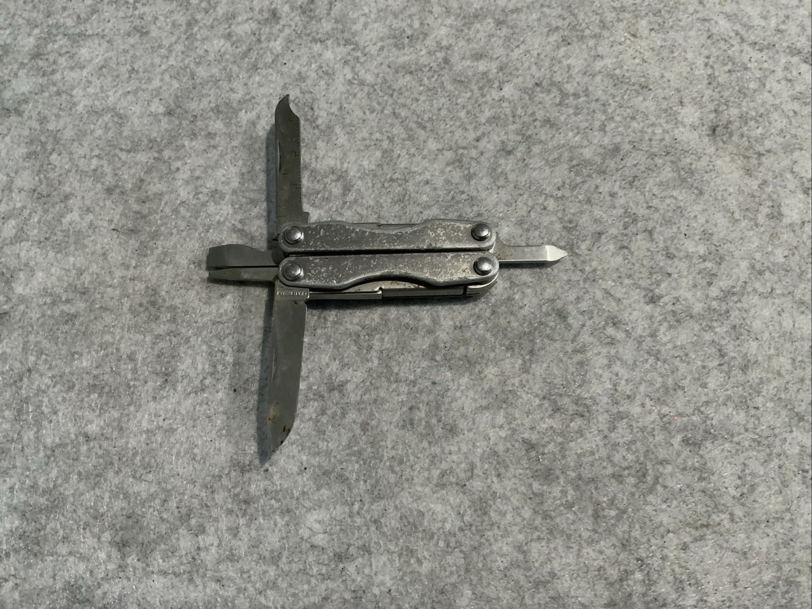 Leatherman Squirt S4 Gray Knife Scissors File Missing Tweezers Wear On Handles