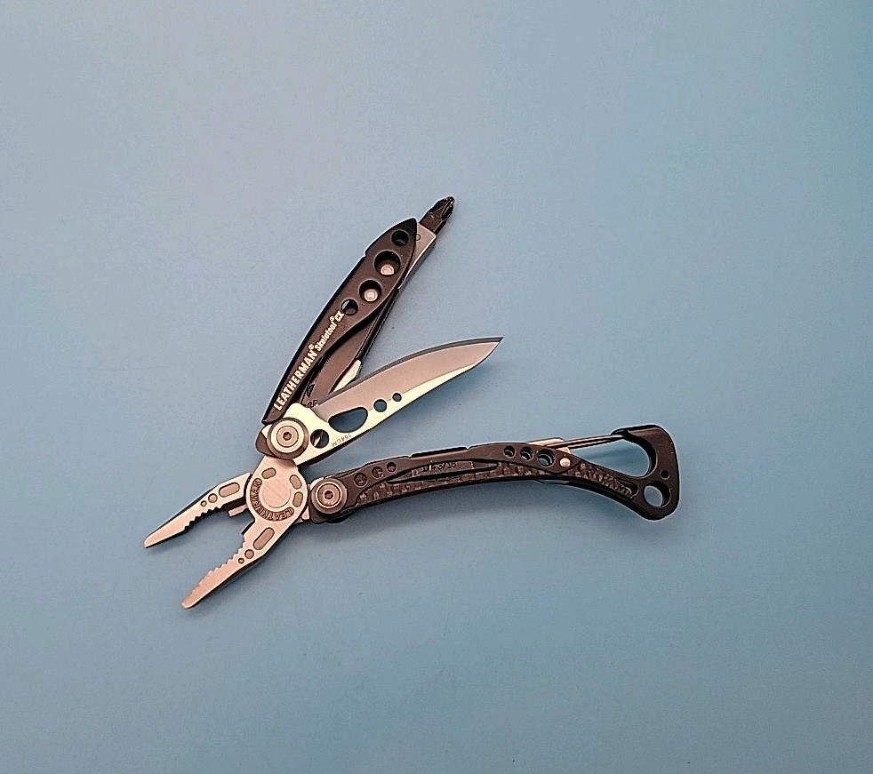 Leatherman Skeletool CX Multi-Tool – Plain Edge 154CM Blade – Driver Bits