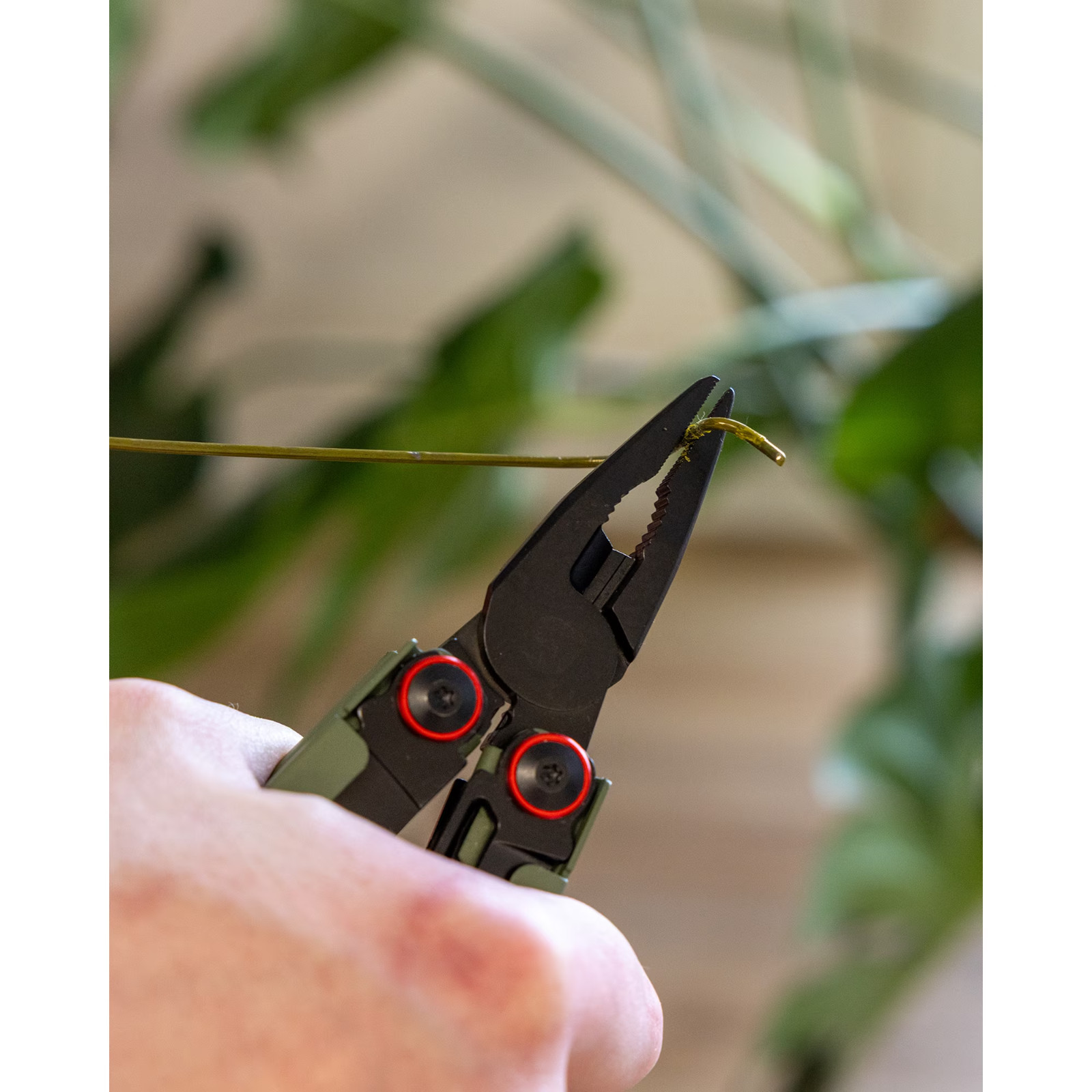 Swiss Tech 17 in 1 Multitool Knife with AUS 8 Steel Blade Scissors and Saw, FDE