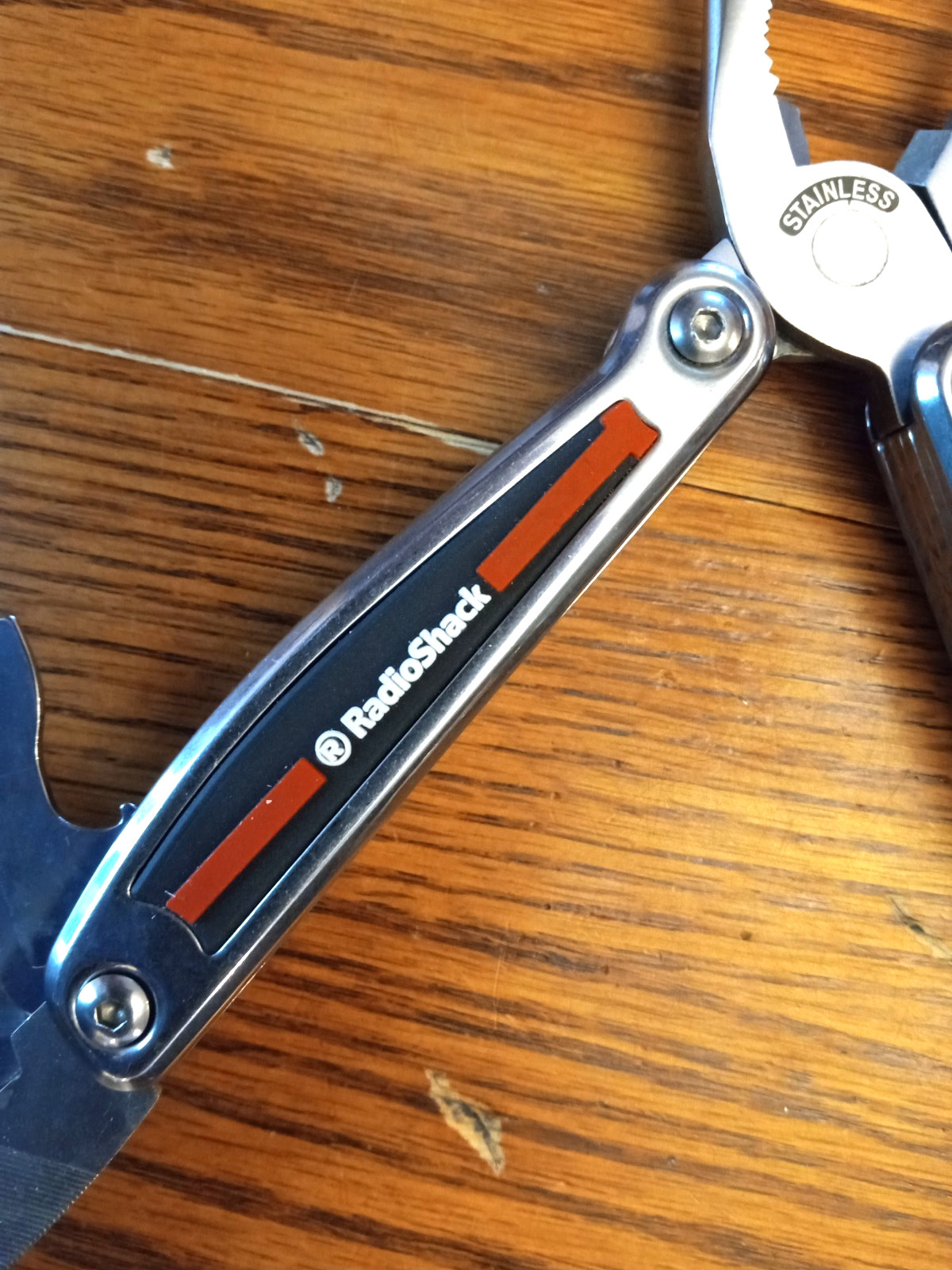 Radio Shack Stainless Steel Multi-Tool w/ 11 Tools. Pocket Knife. Rubber Grip