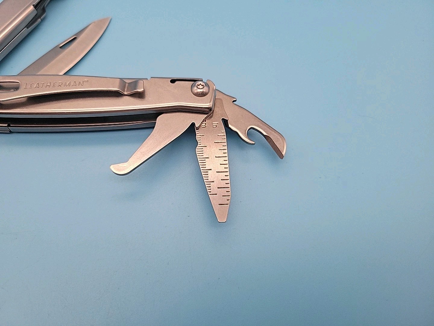 Leatherman Rev Multi-Tool – Pliers, Knife, Screwdrivers, Can Opener, File
