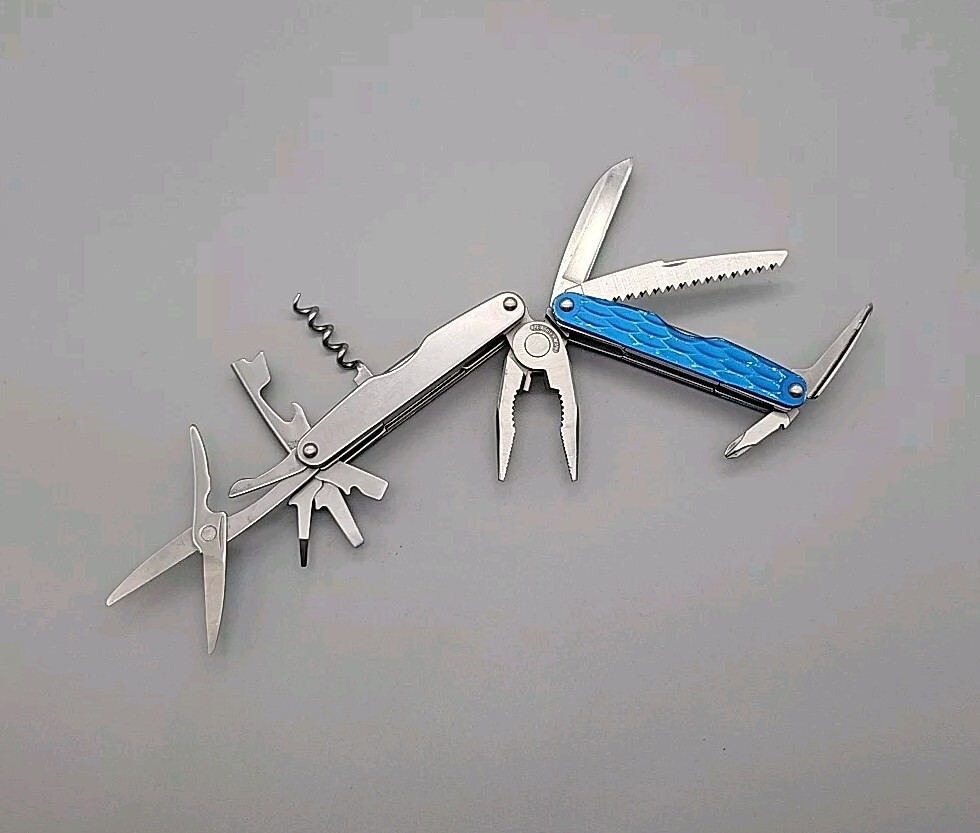 Leatherman Juice CS4 Multi-Tool – Dated 0216 – Blue – Pliers * Retired *
