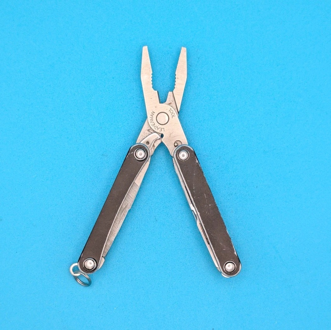 Leatherman SQUIRT PS4 Multi-Tool With Pliers Scissors Knife BLACK!