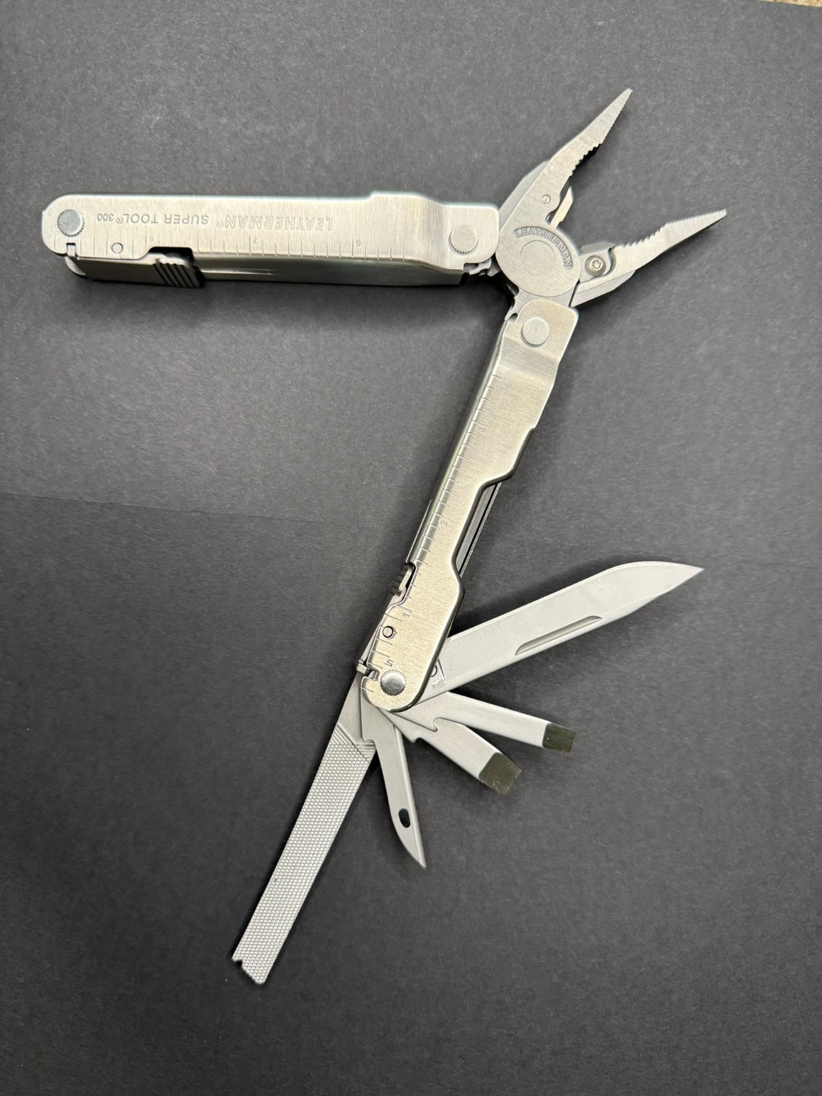 Leatherman Super Tool 300 Stainless Steel Multi-Tool – New/Unused – Open Box