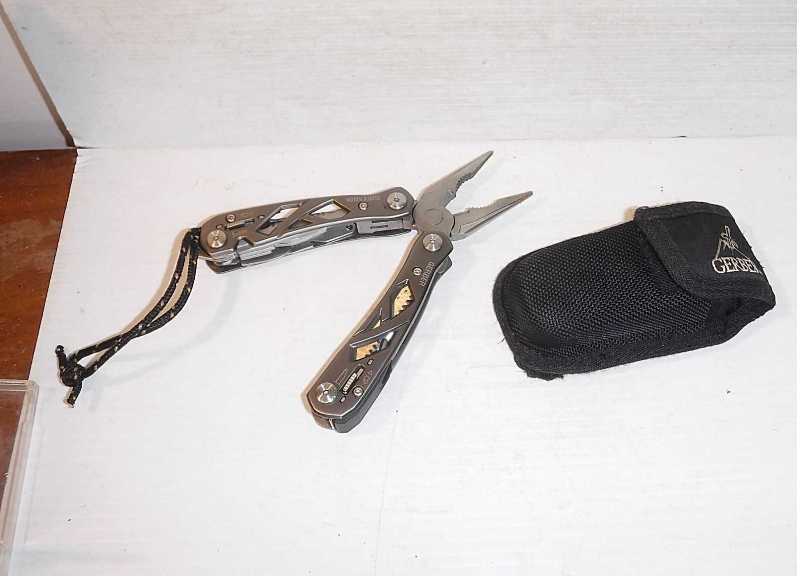 Gerber Suspension Multi-Tool w/ Sheath – 15 tools – Pliers Scissors Screwdriver