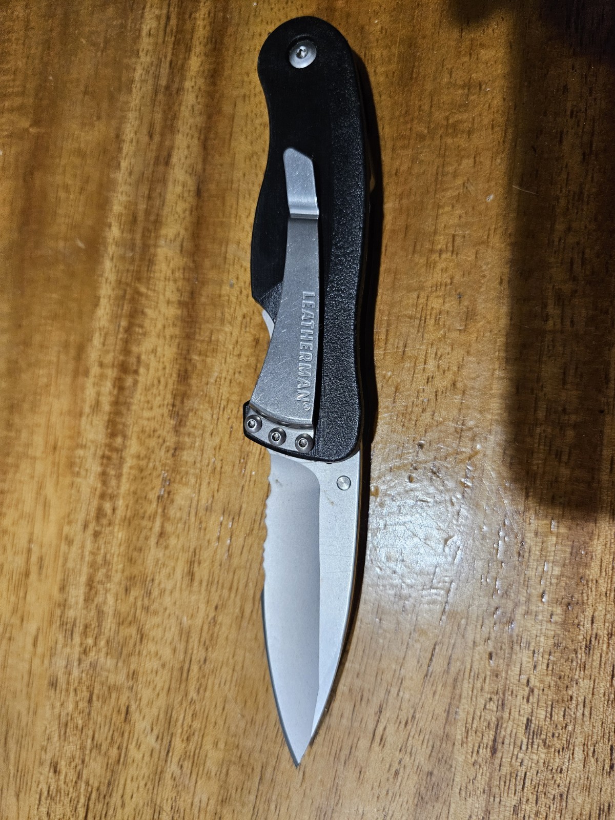 Leatherman Folding Lock Blade Knife c33x w/ Carabiner Retired
