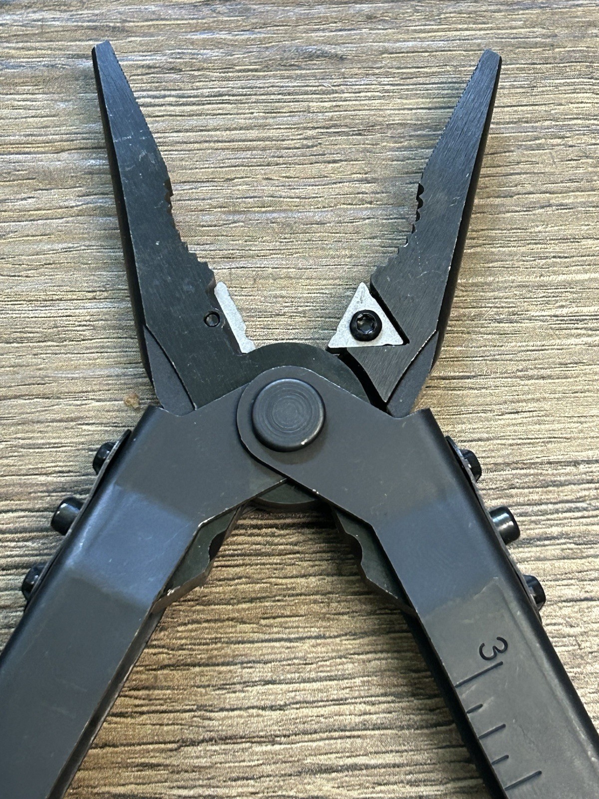 Gerber MP600 Black Oxide Multi-Tool With Sheath Carrying Case